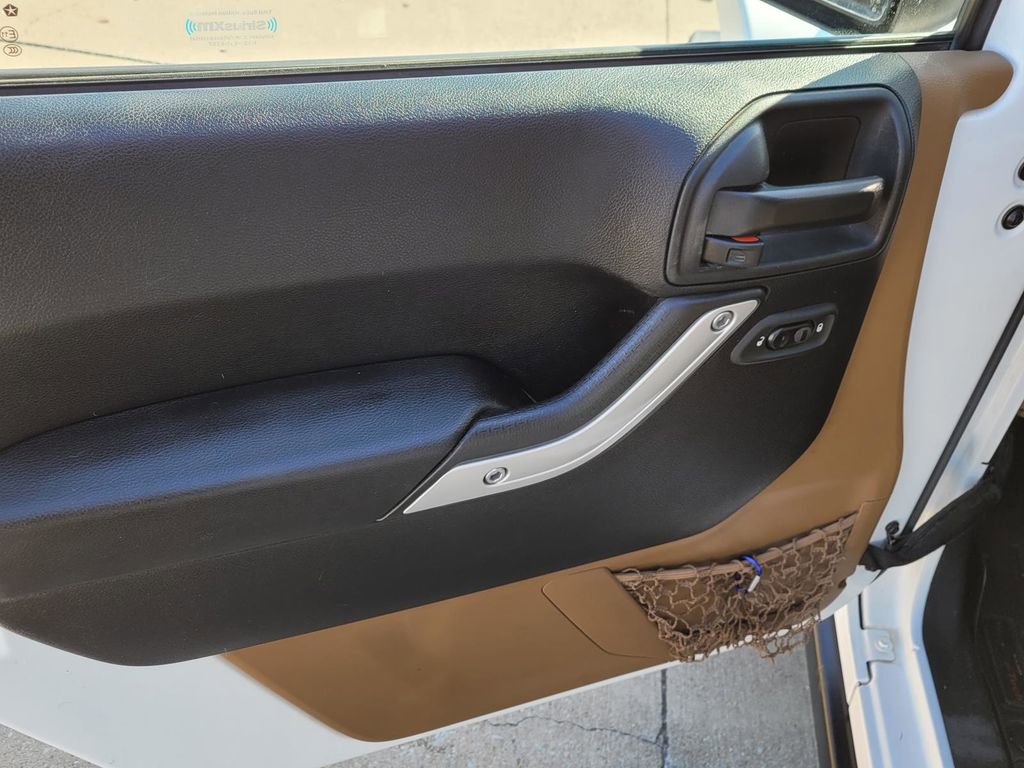 Used 2017 Jeep Wrangler Unlimited Rubicon w/ Connectivity Group image 21