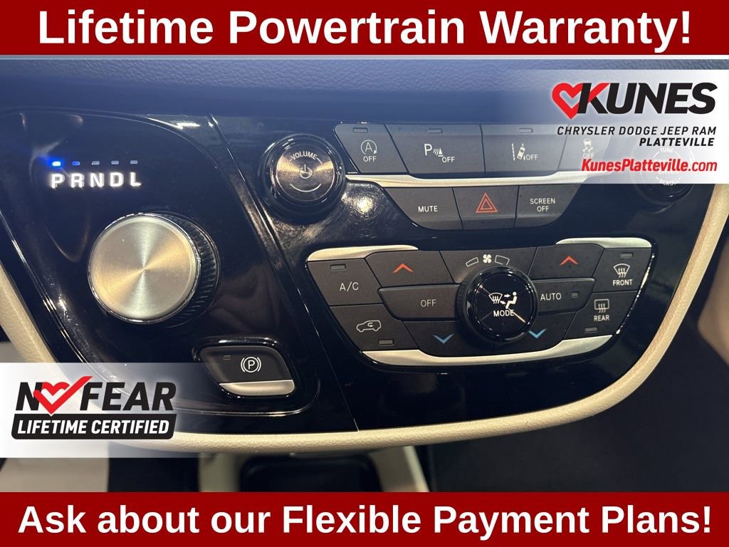 Used 2023 Chrysler Pacifica Touring-L image 24