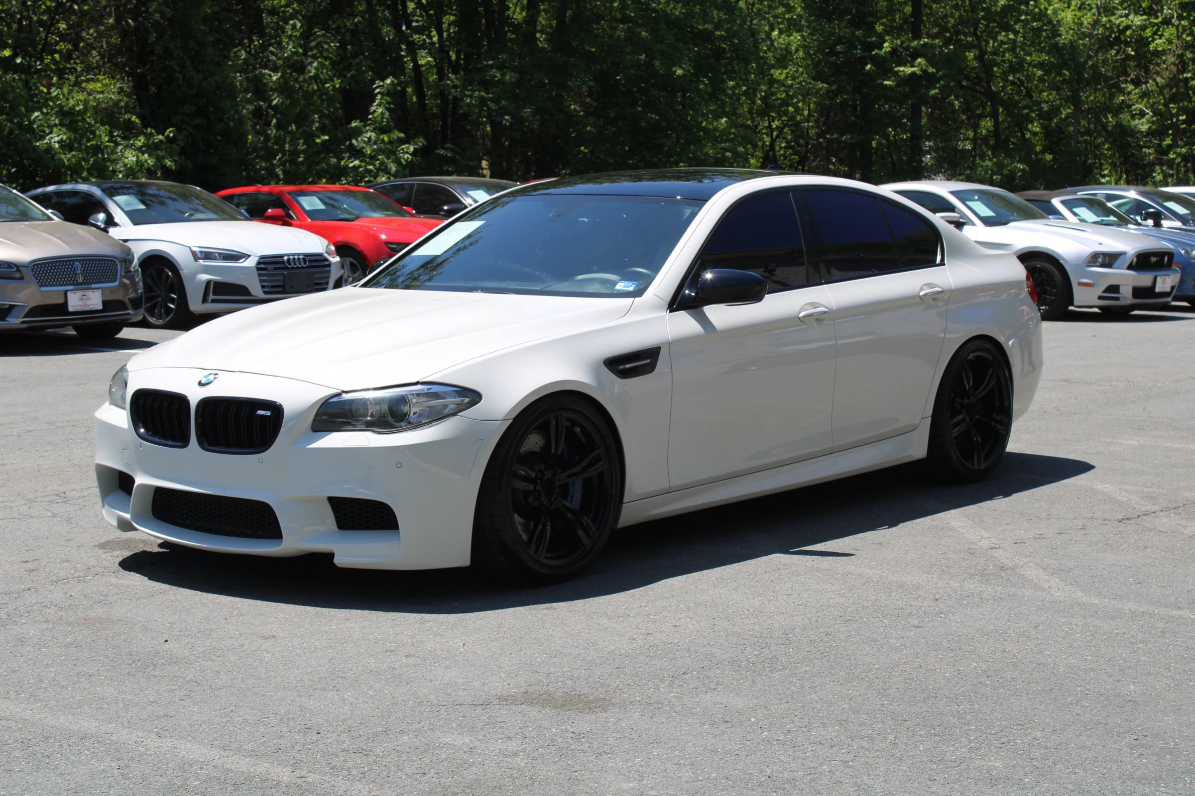 Used 2016 BMW M5 RWD image 3