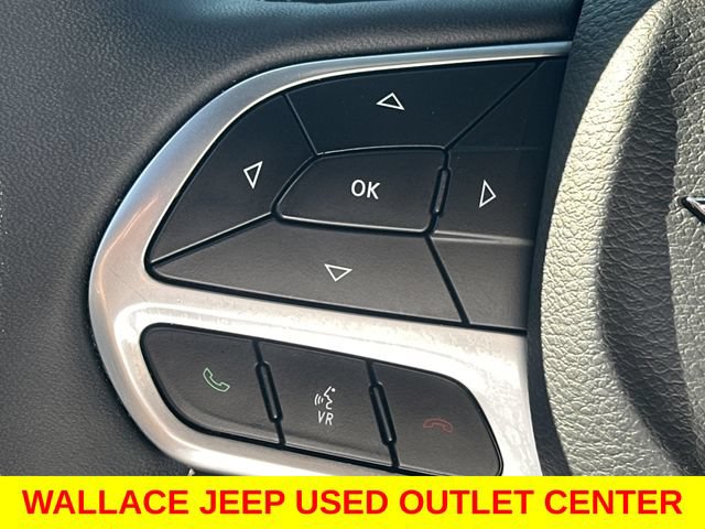 Used 2025 Chrysler Pacifica Select FWD image 27