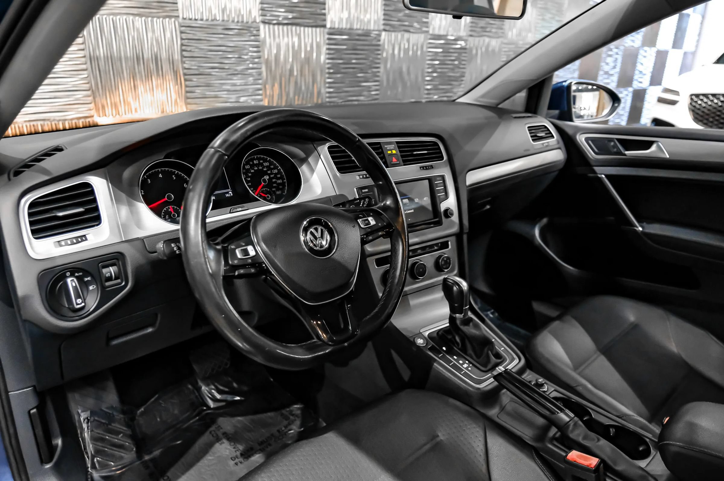 Used 2017 Volkswagen Golf Wolfsburg Edition FWD image 3