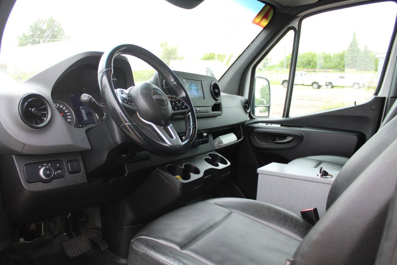 Used 2021 Freightliner Sprinter 2500 RWD image 19