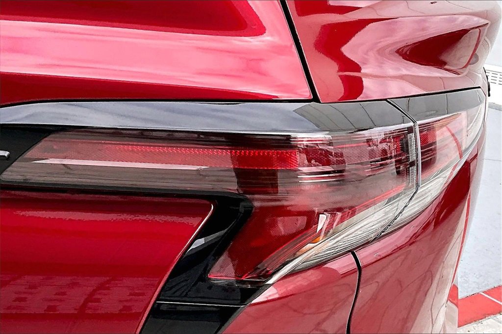 Certified 2024 Toyota Sienna XLE image 23