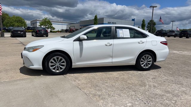 Used 2017 Toyota Camry LE FWD image 5