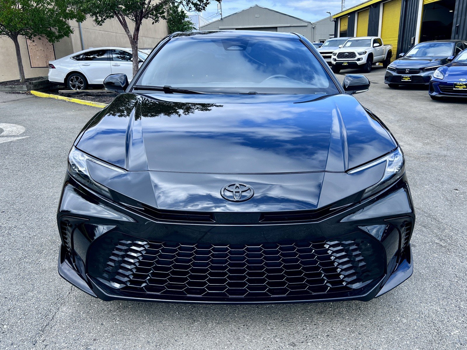 Used 2025 Toyota Camry XSE FWD image 3