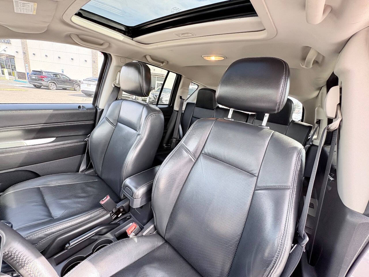 Used 2016 Jeep Compass High Altitude AWD/4WD image 11