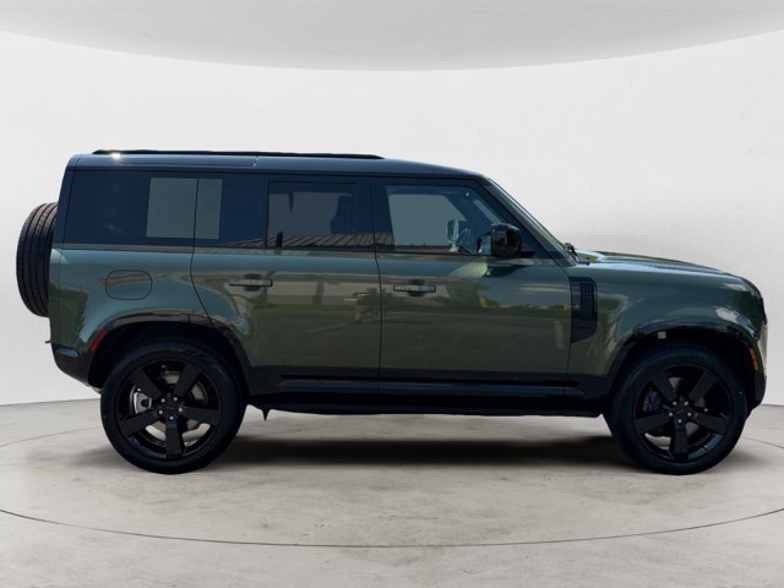 New 2026 Land Rover Defender 110 X-Dynamic SE AWD/4WD image 3