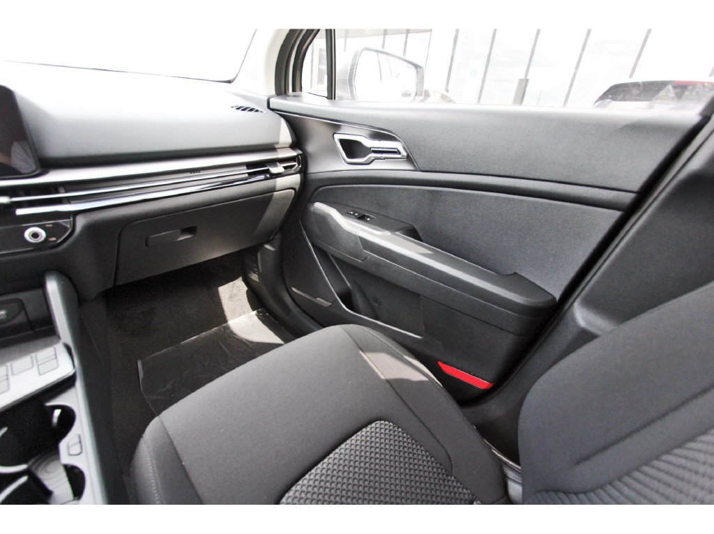 New 2026 Kia Sportage LX FWD image 11