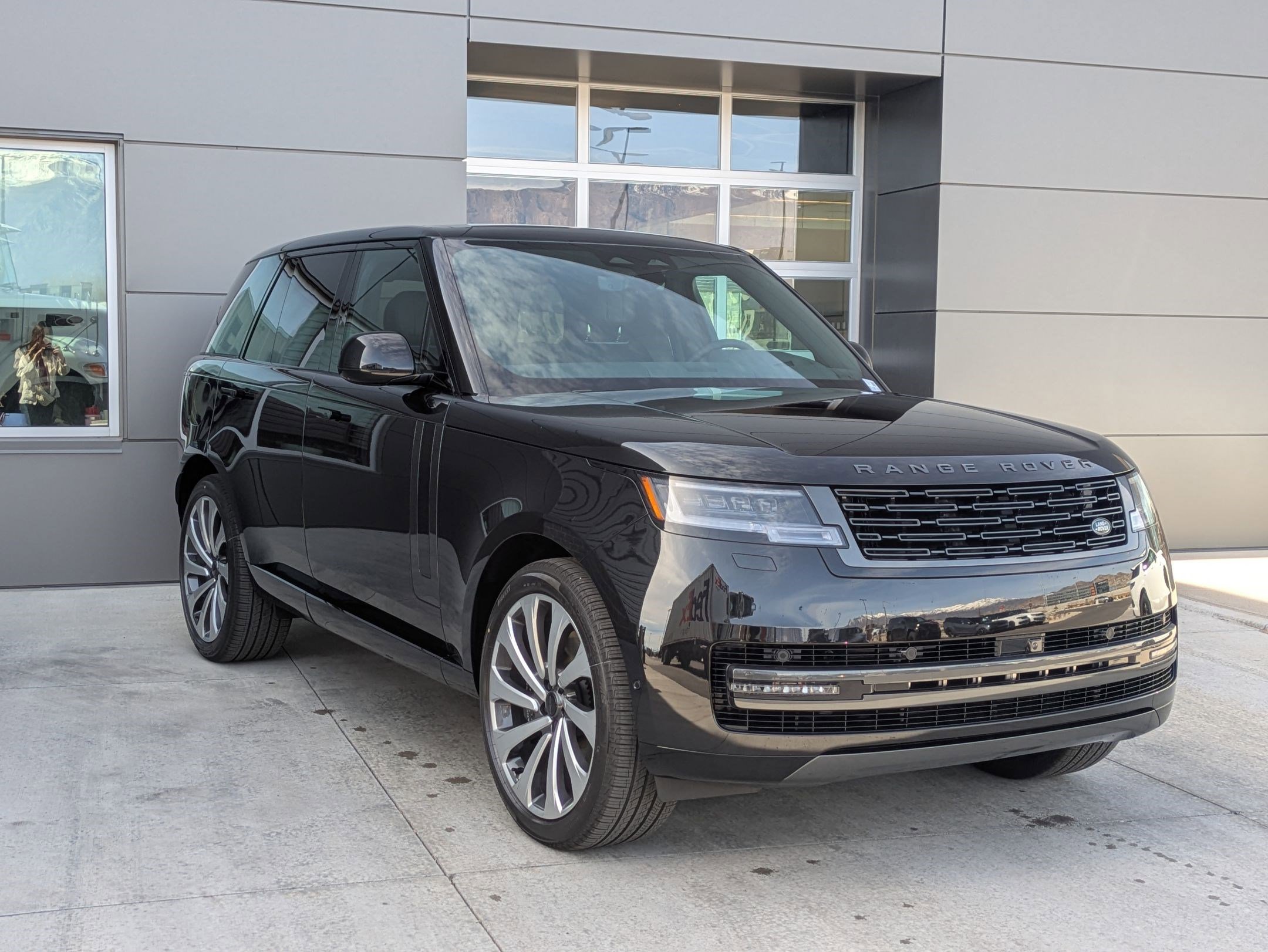 New 2026 Land Rover Range Rover SE image 3