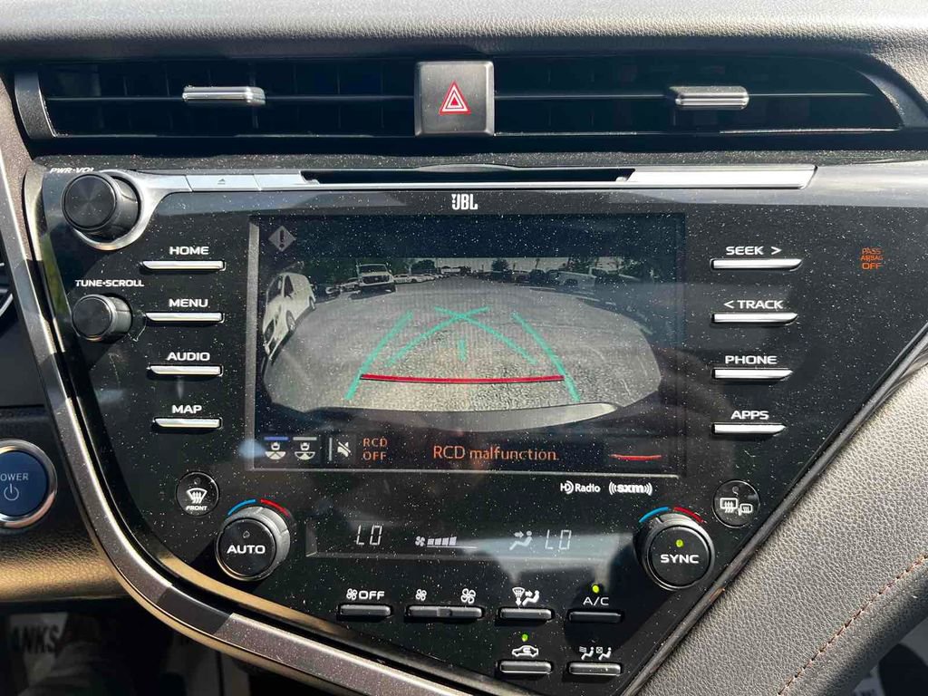 Used 2020 Toyota Camry XLE w/ Sunroof Package image 30