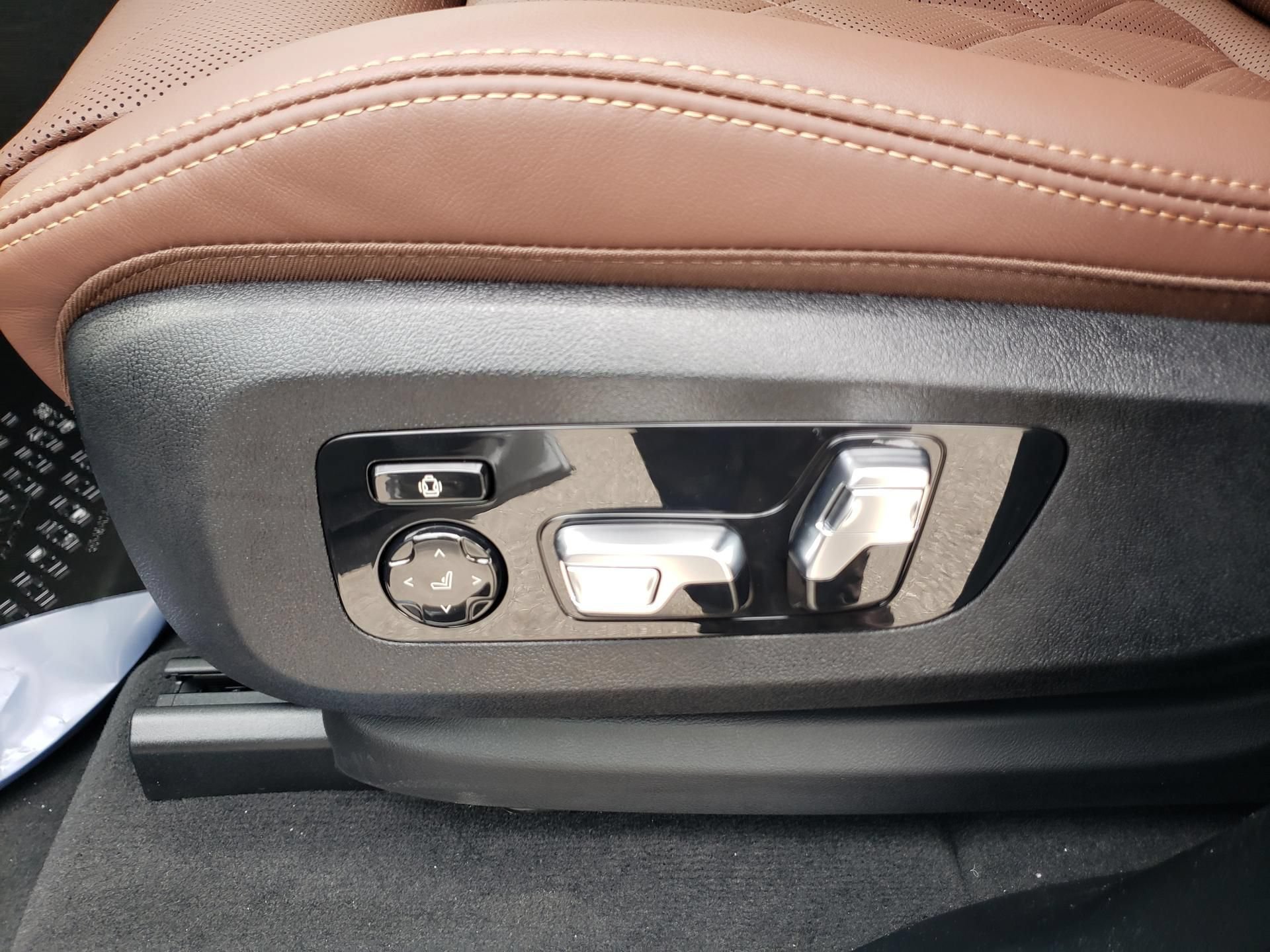 New 2026 BMW X5 xDrive40i w/ M Sport Package AWD/4WD image 28