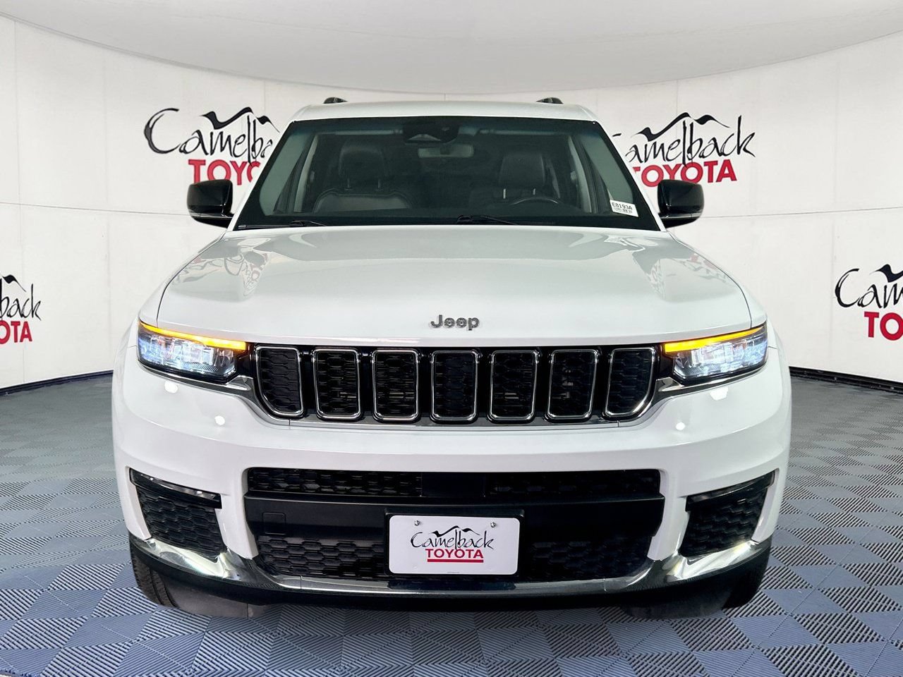 Used 2023 Jeep Grand Cherokee L Limited AWD/4WD image 3