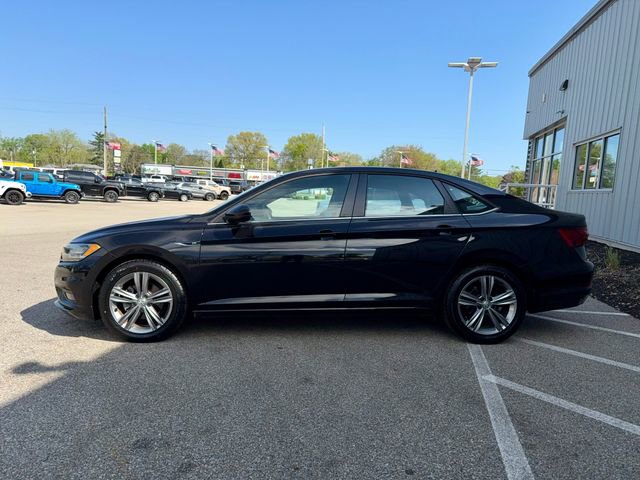 Used 2021 Volkswagen Jetta R-Line w/ R-Line Cold Weather Package FWD image 4