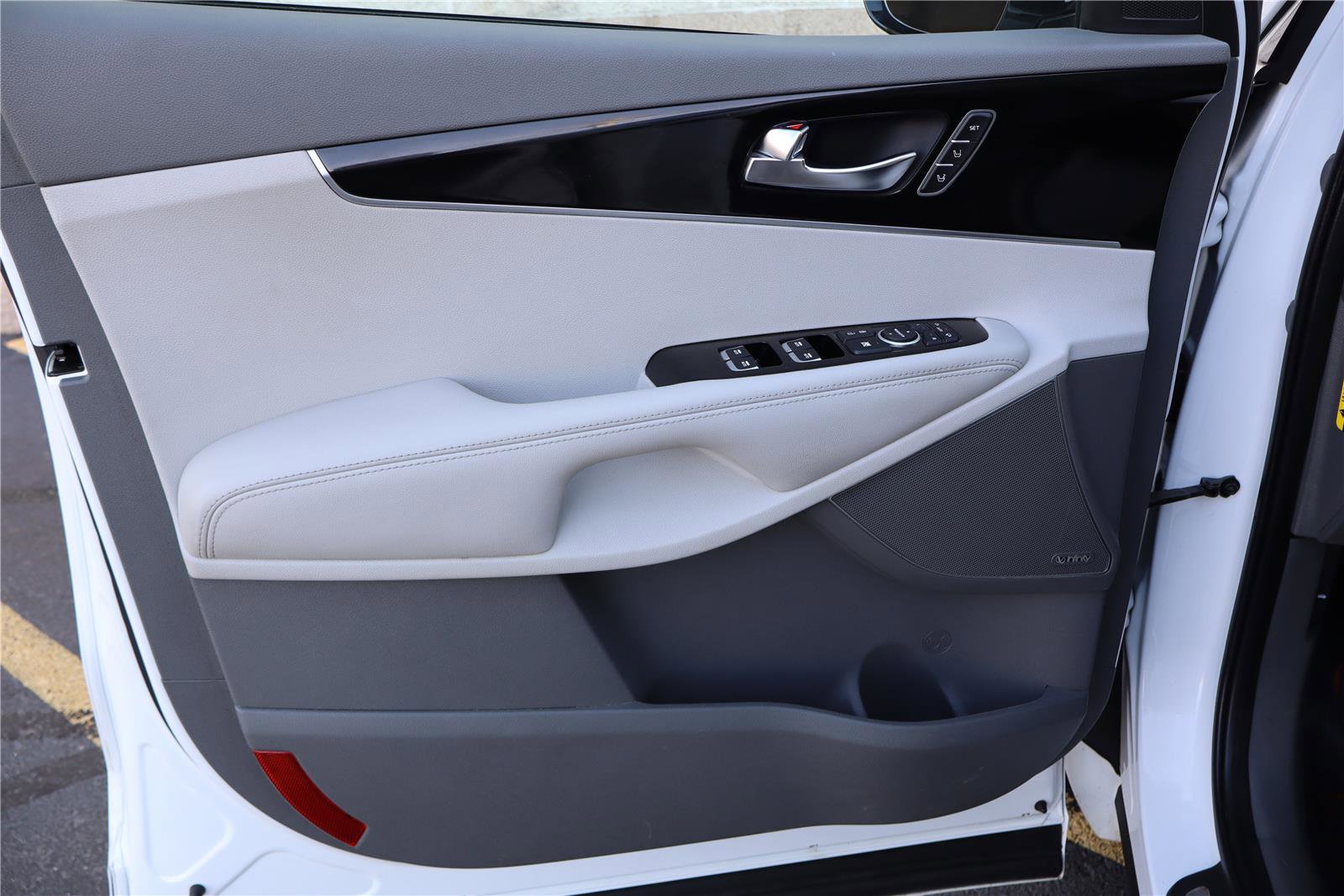 Used 2017 Kia Sorento SX image 12