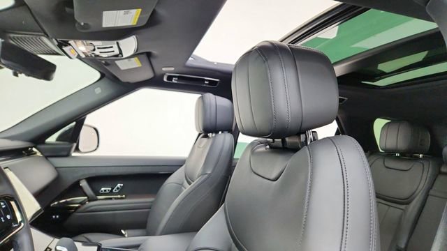 Used 2024 Land Rover Range Rover Sport Dynamic SE image 32