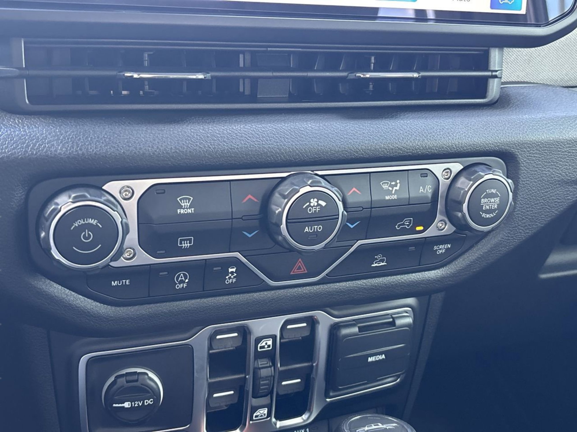 New 2025 Jeep Gladiator Willys image 22