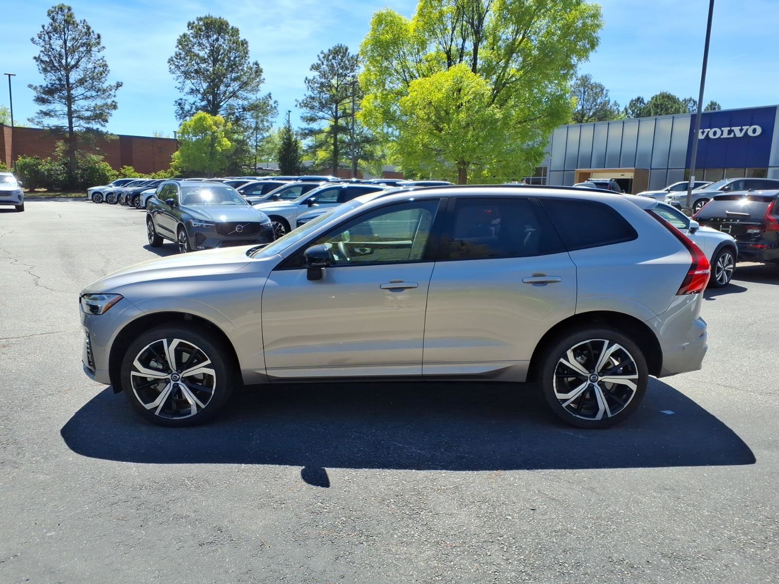 Used 2024 Volvo XC60 B5 Ultimate w/ Protection Package Premier image 6