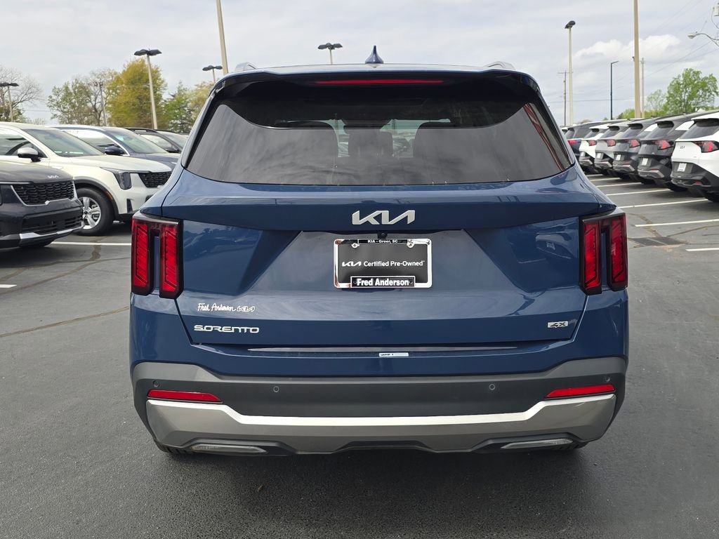 Used 2024 Kia Sorento S w/ Panoramic Sunroof Package image 4