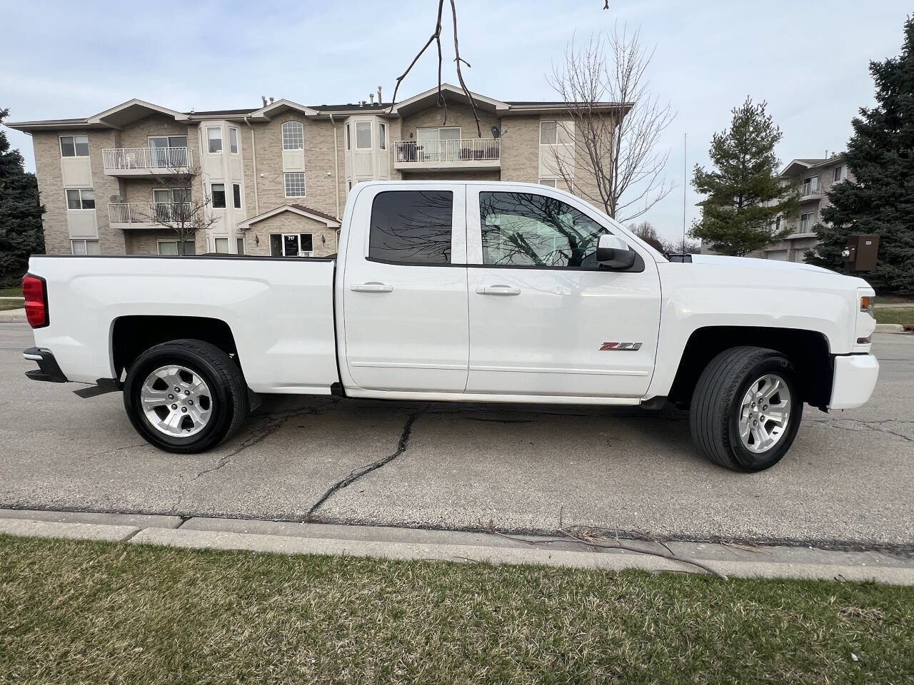Used 2017 Chevrolet Silverado 1500 LT w/ All Star Edition image 13