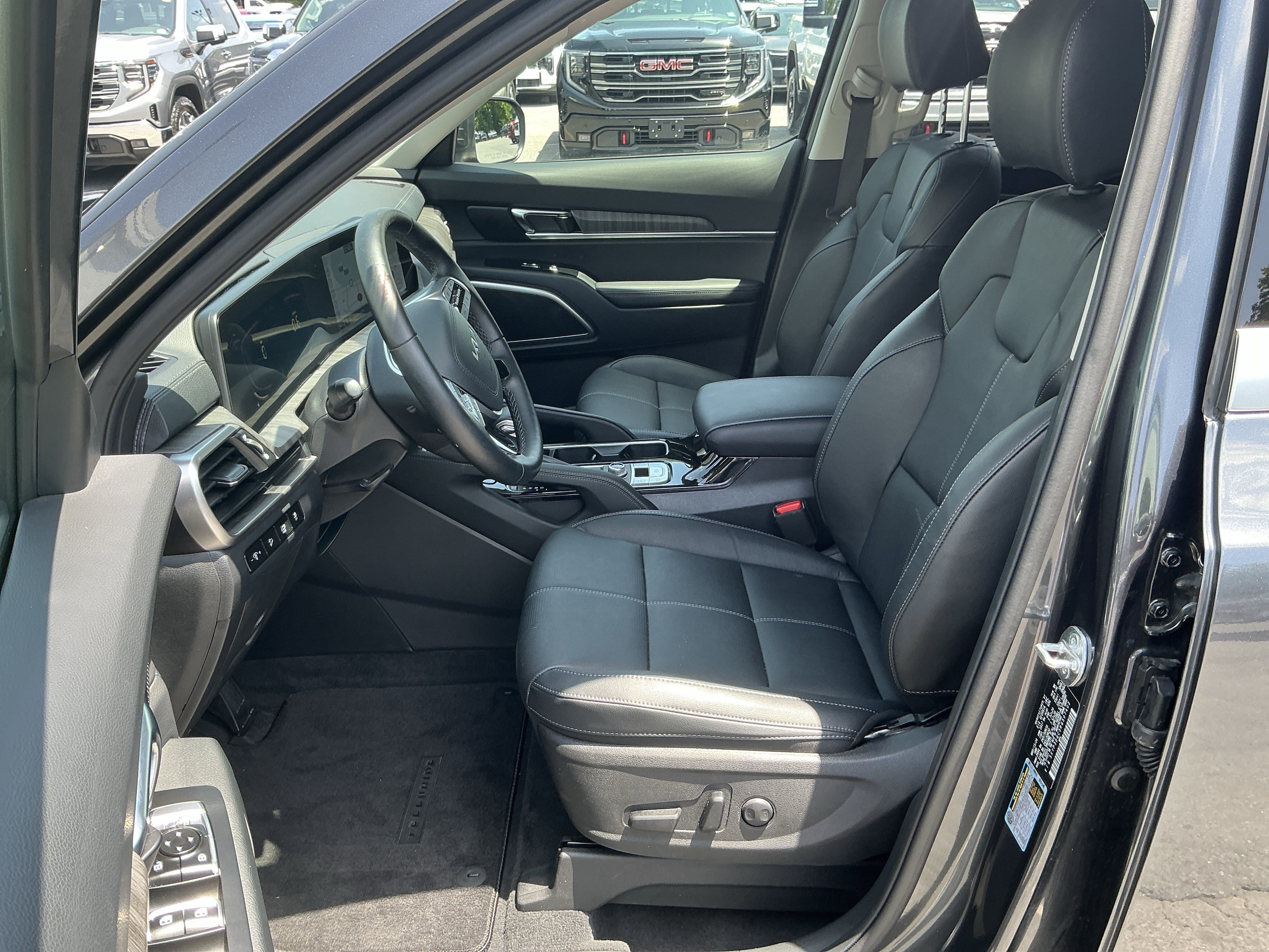 Certified 2024 Kia Telluride EX w/ EX Captain's Chair Package AWD/4WD image 15