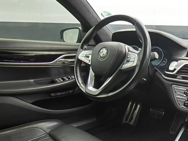 Used 2018 BMW 750i w/ Executive Package RWD image 14