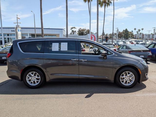 Used 2020 Chrysler Pacifica Touring FWD image 5