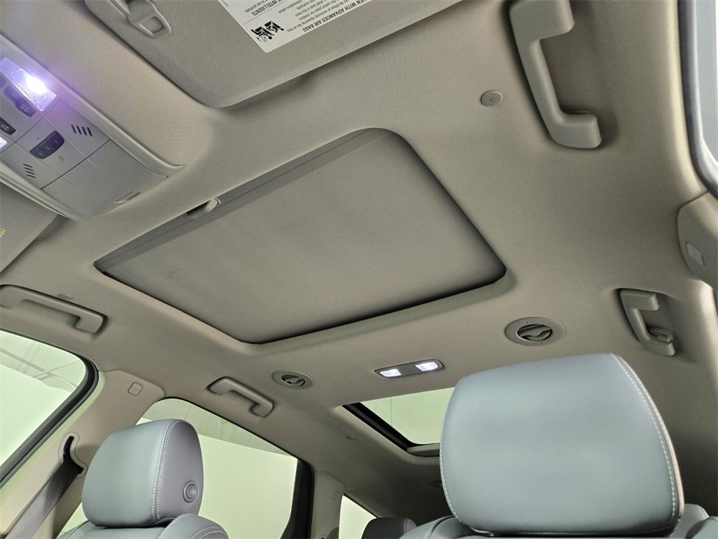 Used 2020 Buick Enclave Premium w/ Sun and Sites Package image 15