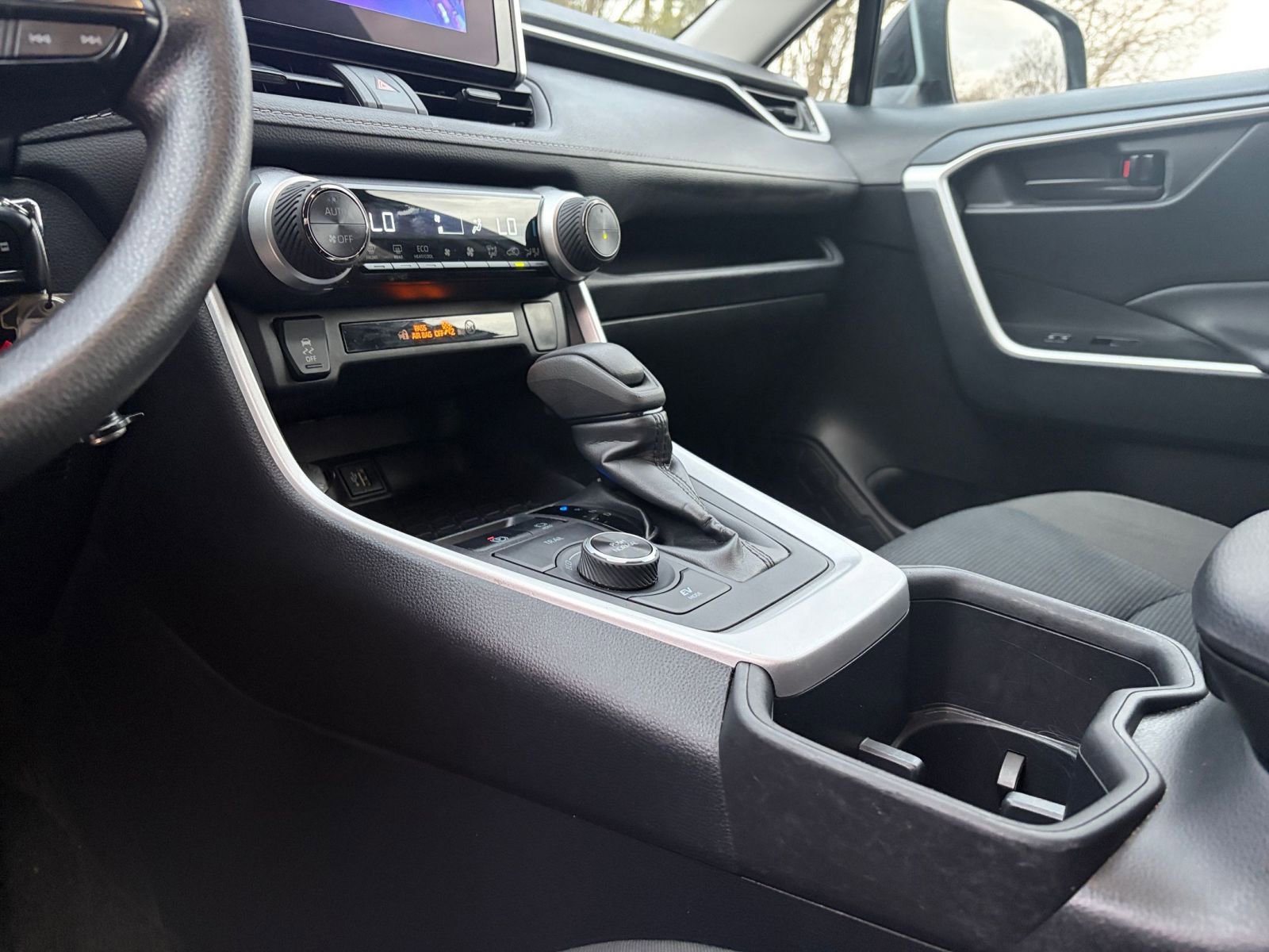 Used 2025 Toyota RAV4 LE AWD/4WD image 40