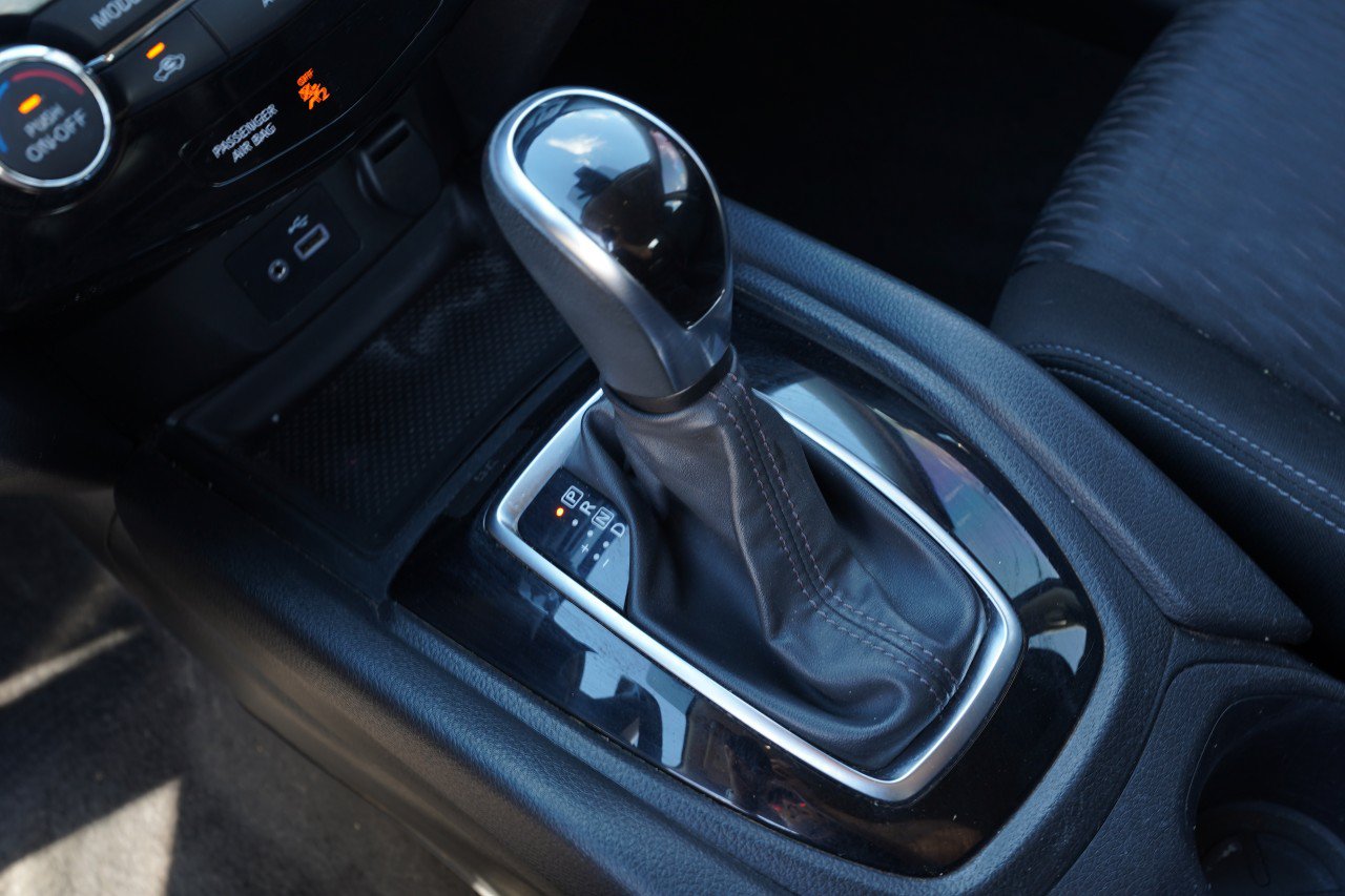 Used 2020 Nissan Rogue SV FWD image 14
