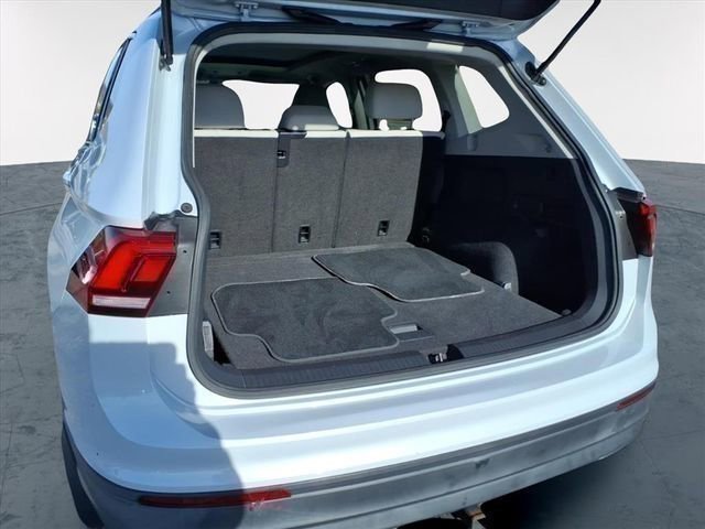 Used 2019 Volkswagen Tiguan SE w/ Panoramic Sunroof Package image 11