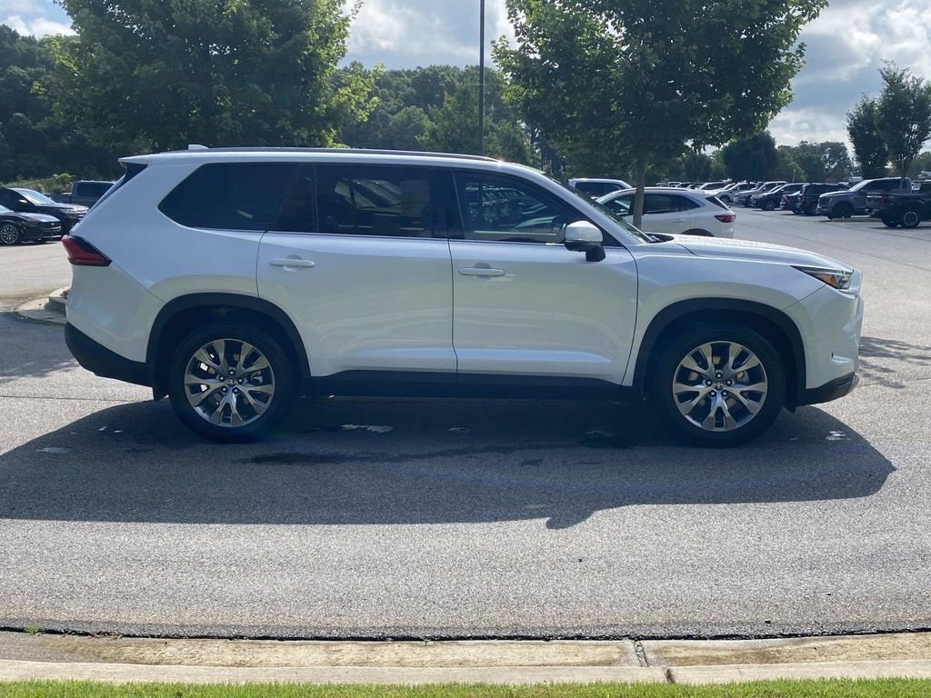 Used 2024 Toyota Grand Highlander AWD Hybrid image 2
