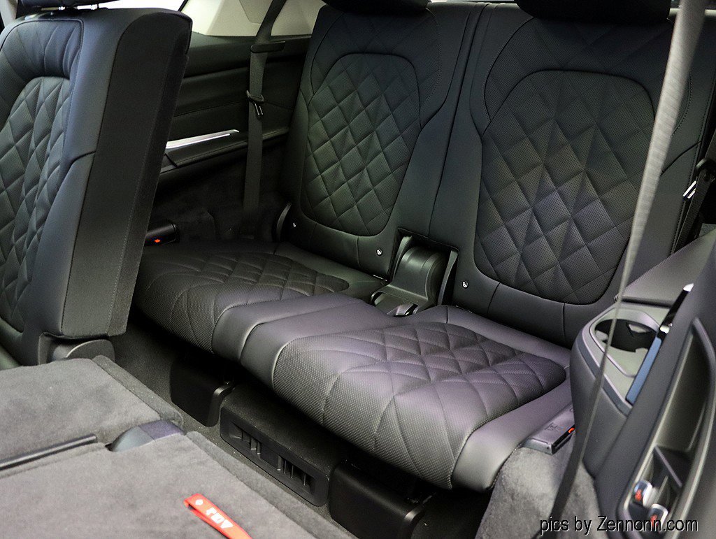 Used 2026 BMW X7 xDrive40i w/ Premium Package image 19