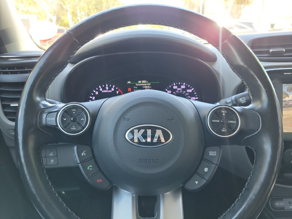 Used 2017 Kia Soul + w/ Primo Package FWD image 19