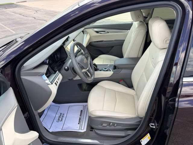 Used 2020 Cadillac XT5 Premium Luxury w/ LPO, Floor Liner Package AWD/4WD image 9