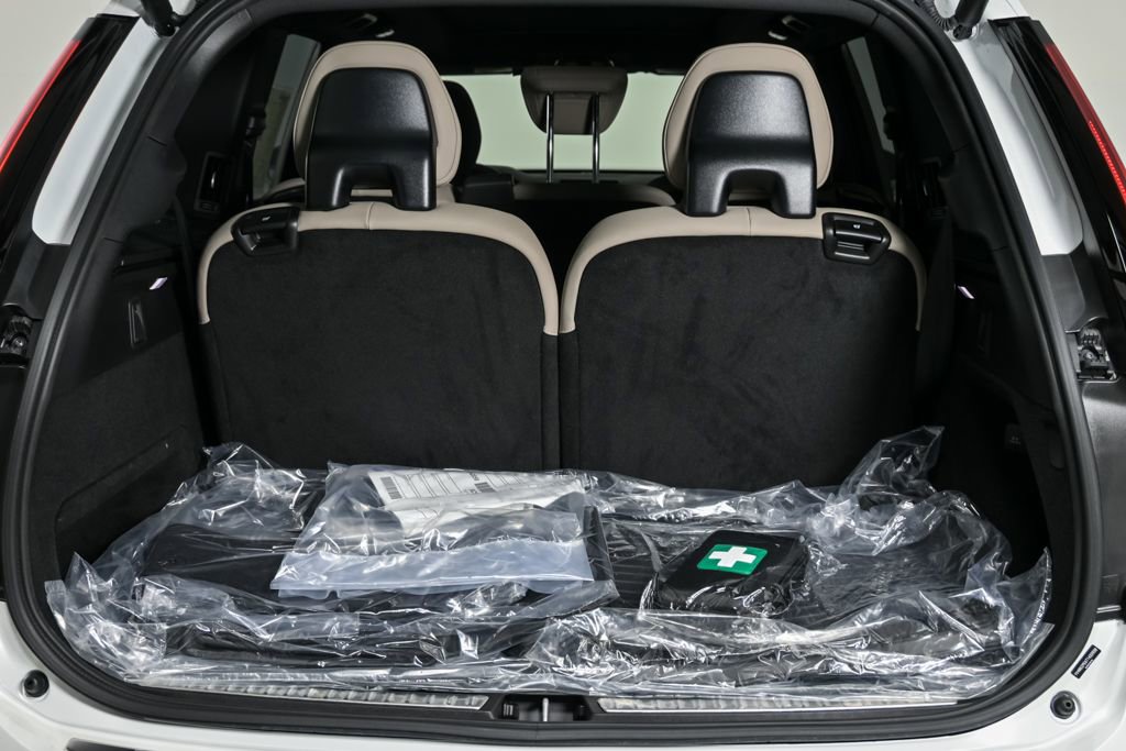 Certified 2026 Volvo XC90 B6 Plus w/ Protection Package Premier image 34