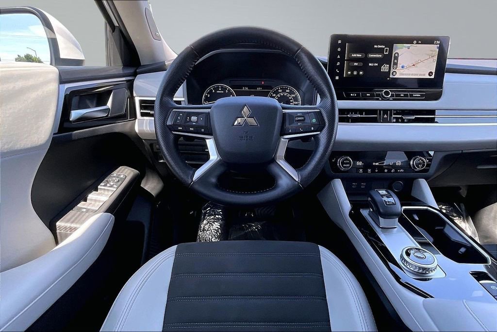 Used 2025 Mitsubishi Outlander SE FWD image 5