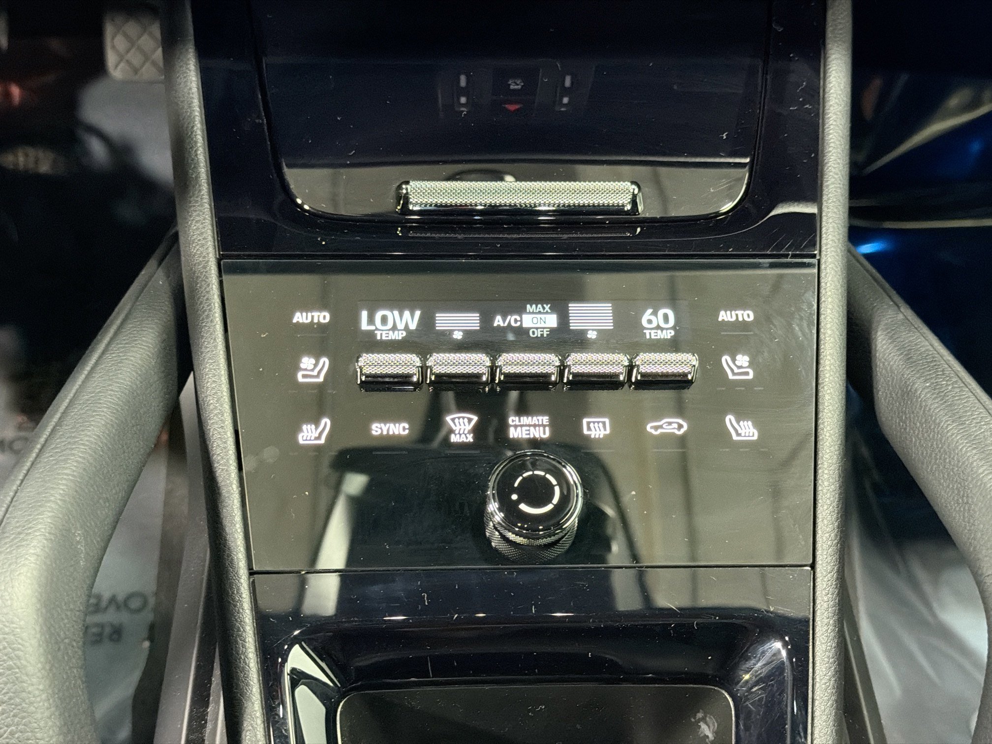 Used 2025 Porsche Cayenne image 34