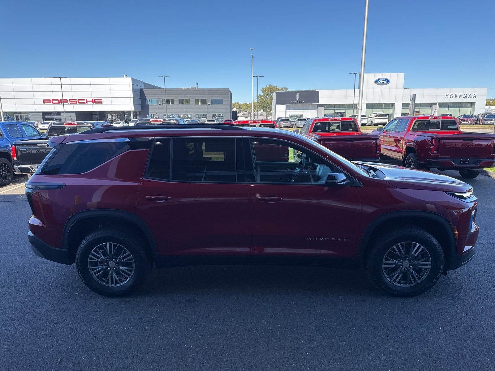 New 2026 Chevrolet Traverse LT w/ LPO, Floor Liner Package FWD image 5
