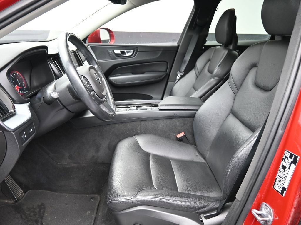 Used 2018 Volvo XC60 T6 Momentum w/ Advanced Package image 19