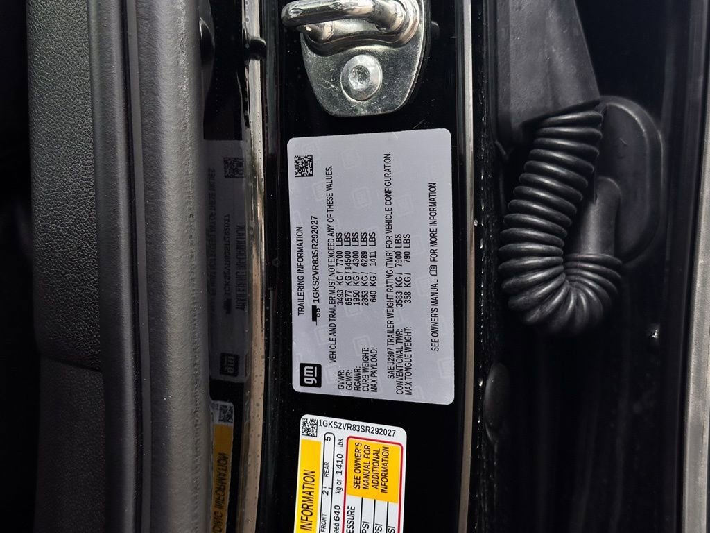 Used 2025 GMC Yukon AT4 Ultimate w/ LPO, Floor Liner Package image 38