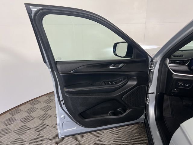 Certified 2023 Jeep Grand Cherokee L Laredo image 16