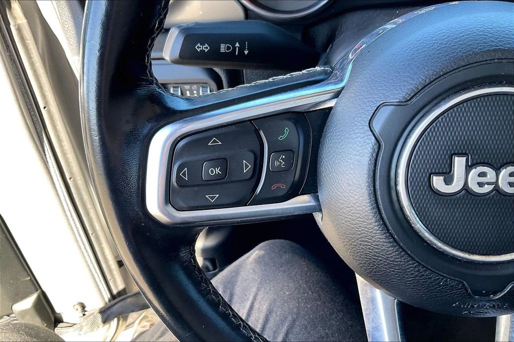 Used 2020 Jeep Wrangler Unlimited Sahara image 17