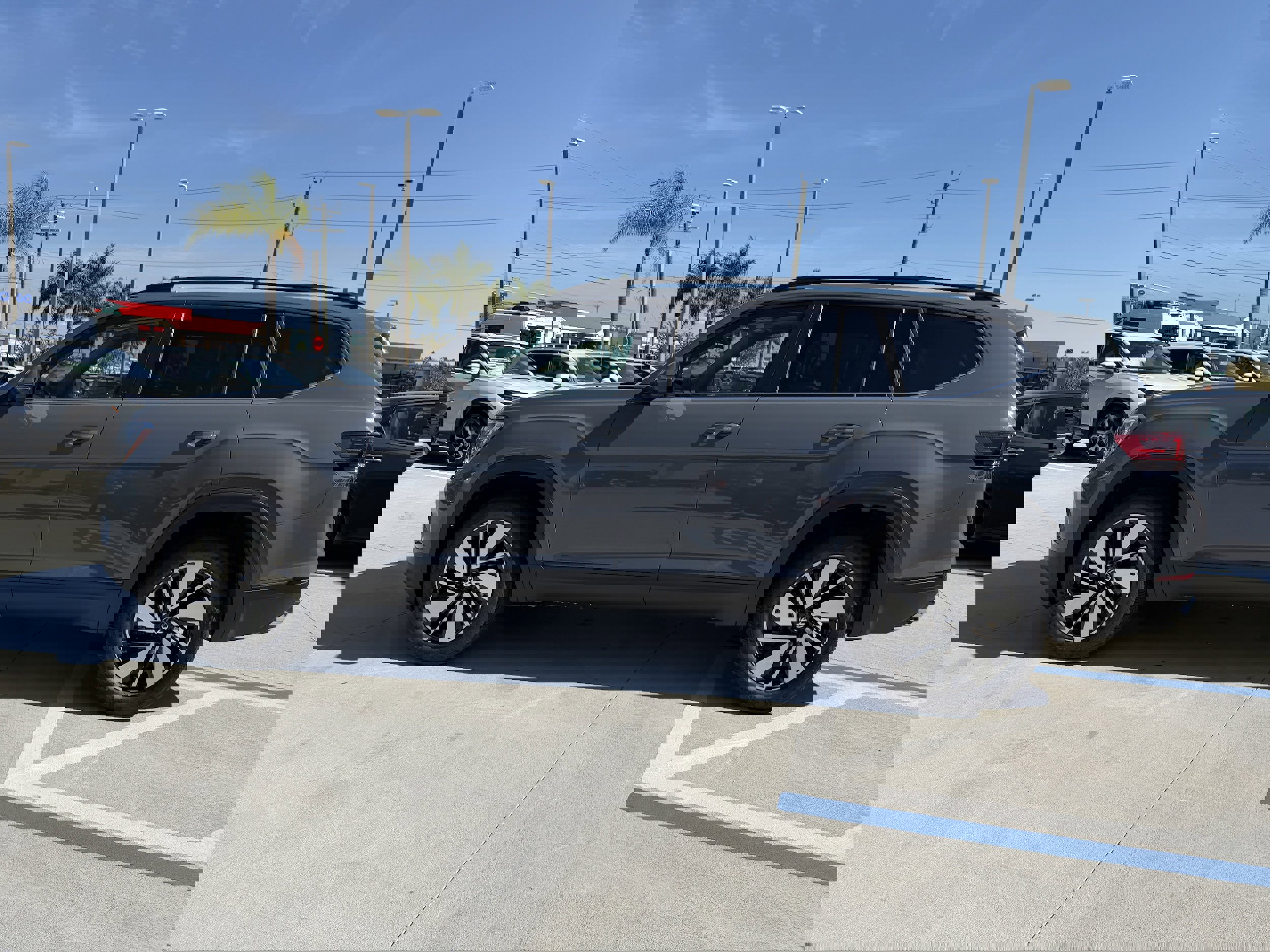 New 2026 Volkswagen Atlas SE image 6