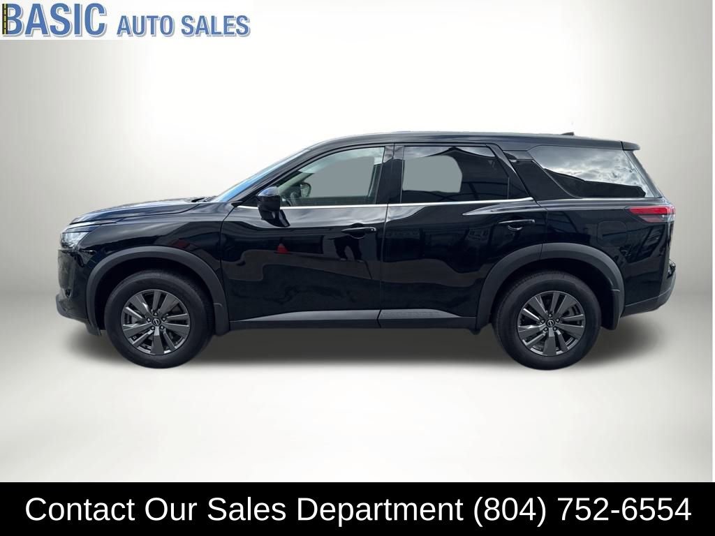 Used 2025 Nissan Pathfinder S image 1