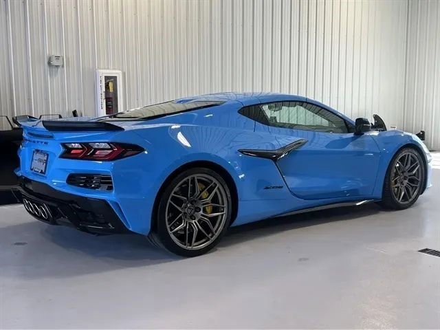 Used 2025 Chevrolet Corvette Z06 RWD image 48