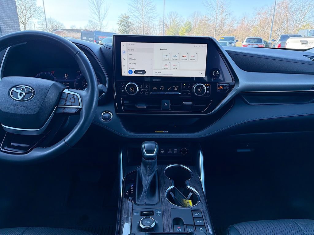 Used 2023 Toyota Highlander Limited image 22