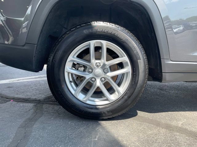 Used 2025 Jeep Grand Cherokee Laredo X AWD/4WD image 34