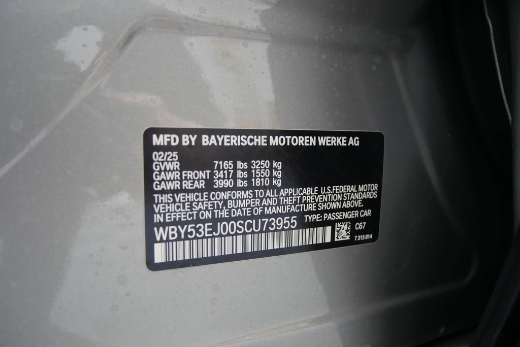 Used 2025 BMW i7 xDrive60 w/ Premium Package image 26