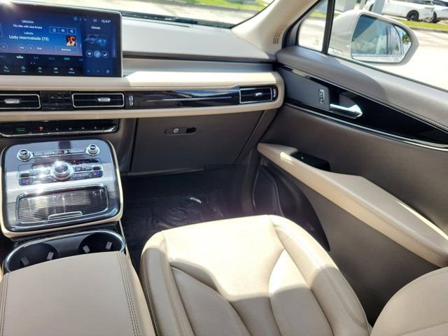 Certified 2022 Lincoln Nautilus FWD w/ Premium Package image 20