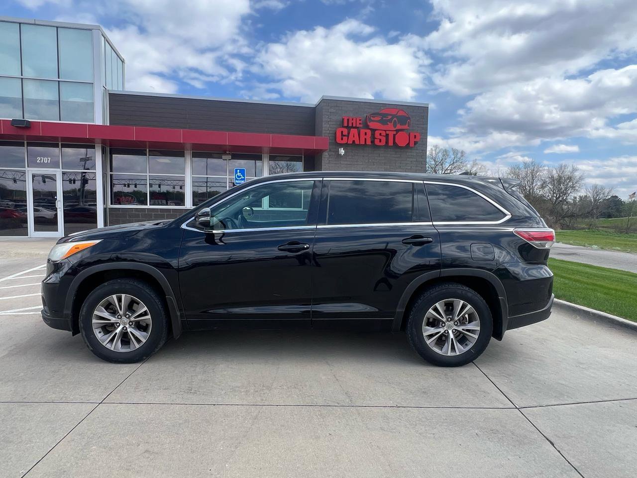 Used 2014 Toyota Highlander Plus AWD/4WD image 1